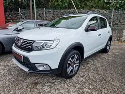 Branco Usado 2020 Dacia Sandero Comfort Citadino | € 13.500 (Preço justo)