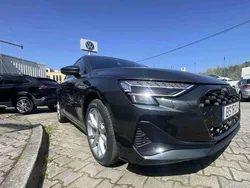 Cinzento Usado 2025 Audi A3 Citadino | € 41.990