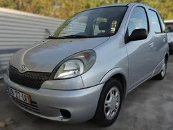 Cinzento Usado 2002 Toyota Yaris Carrinha | € 5.000