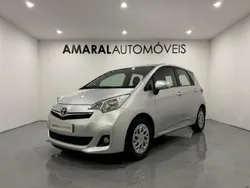 Cinzento Usado 2011 Toyota Verso-S Comfort Monovolume | € 10.900