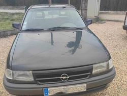 Preto Usado 1993 Opel Astra Sedan | € 1.500