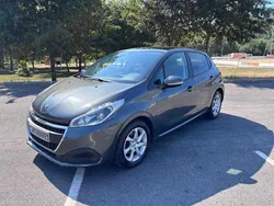 Cinzento Usado 2016 Peugeot 208 Citadino | € 9.850 (Bom preço)