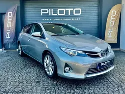 Cinza Usado 2015 Toyota Auris Hybrid Comfort | € 14.990 (Bom preço)