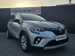 Cinzento platina/tecto preto e Usado 2021 Renault Captur Techno SUV | € 18.950 (Preço justo)