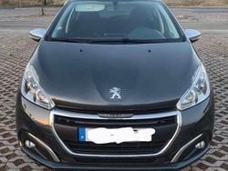 Cinzento Usado 2017 Peugeot 208 Citadino | € 7.900 (Bom preço)