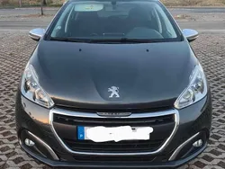 Cinzento Usado 2017 Peugeot 208 Citadino | € 7.900 (Bom preço)