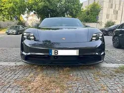 Cinzento Usado 2023 Porsche Taycan Sedan | € 74.000 (Preço justo)