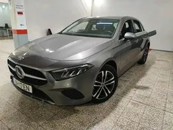 Cinza Usado 2024 Mercedes A250 Sedan | € 36.400