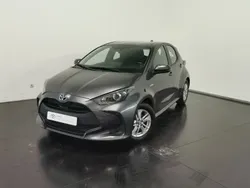 Cinza (pintura metalizada) Usado 2022 Toyota Yaris Comfort Sedan | € 20.750 (Preço justo)