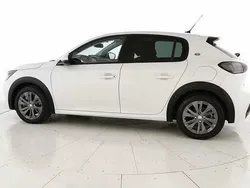 Branco Usado 2021 Peugeot e-208 Allure Citadino | € 16.499 (Preço justo)