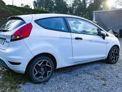 Branco Usado 2010 Ford Fiesta Trend Citadino | € 4.950 (Preço justo)