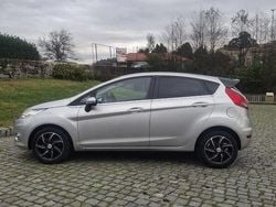 Cinza Usado 2009 Ford Fiesta Titanium Citadino | € 5.800 (Preço justo)