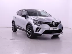 Cinzento highland / tejadilho preto estrela Usado 2022 Renault Captur Techno SUV | € 20.700 (Preço justo)