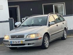 Usado 2001 Volvo V40 Sedan | € 1.400
