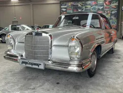 Cinzento Usado 1965 Mercedes 220 | € 115.000