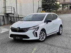 Branco Usado 2023 Renault Clio V Evolution | € 18.990 (Preço justo)