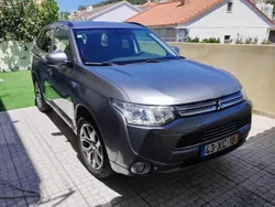 Cinzento Usado 2013 Mitsubishi Outlander P-HEV SUV | € 11.500