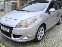 Cinzento Usado 2011 Renault Scénic III Monovolume | € 6.490