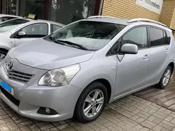 Cinza prata Usado 2010 Toyota Verso Monovolume | € 11.990