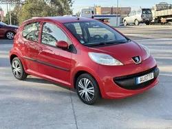 Vermelho Usado 2006 Peugeot 107 Citadino | € 4.250 (Preço justo)