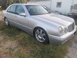 Usado 2000 Mercedes E220 Avantgarde | € 4.000