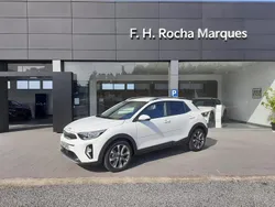 Branco Novo 2025 Kia Stonic SUV | € 24.500