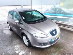 Castanho Usado 2004 Seat Altea Monovolume | € 3.950 (Preço elevado)