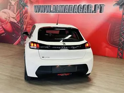 Branco Usado 2021 Peugeot e-208 Active Citadino | € 16.900 (Preço justo)