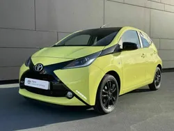 Amarelo Usado 2016 Toyota Aygo X-cite Citadino | € 8.900 (Preço justo)