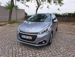 Cinzento Usado 2019 Peugeot 208 Signature Sky Citadino | € 11.750 (Preço justo)