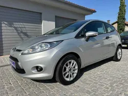 Cinza Usado 2009 Ford Fiesta Trend Citadino | € 6.750 (Preço justo)