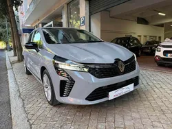 Cinza Usado 2024 Renault Clio V Intens | € 17.990 (Preço justo)