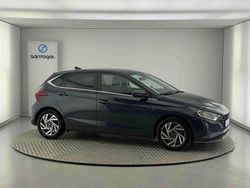 Cinzento Usado 2024 Hyundai i20 Comfort Citadino | € 16.990 (Preço justo)