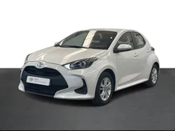 Branco (pintura metalizada especial) Usado 2023 Toyota Yaris Comfort Sedan | € 18.250 (Preço justo)
