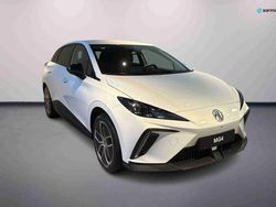 Branco Usado 2025 MG MG4 EV Luxury Citadino | € 31.000