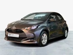 Cinza (pintura metalizada) Usado 2023 Toyota Yaris Comfort Sedan | € 19.250 (Preço justo)