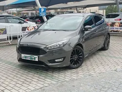 Cinza antracite Usado 2018 Ford Focus ST-Line Carrinha | € 16.990 (Preço justo)