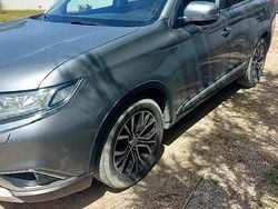 Cinzento Usado 2016 Mitsubishi Outlander SUV | € 21.000 (Caro)