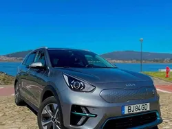 Cinzento Usado 2022 Kia e-Niro SUV | € 23.990 (Bom preço)