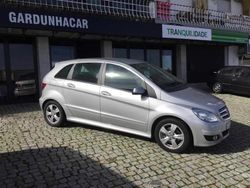 Cinzento Usado 2010 Mercedes B180 Monovolume | € 13.990 (Caro)