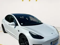 Branco Usado 2021 Tesla Model 3 Sedan | € 28.777 (Preço justo)