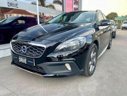 Preto Usado 2015 Volvo V40 Momentum Carrinha | € 14.900 (Preço justo)