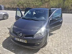 Usado 2008 Renault Clio III Sedan | € 3.200