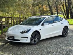 Branco Usado 2021 Tesla Model 3 Sedan | € 27.240 (Preço justo)