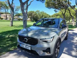 Cinzento Usado 2023 Volvo XC40 SUV | € 31.900 (Preço justo)