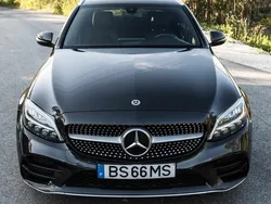 Cinzento Usado 2020 Mercedes C300e | € 27.000 (Preço justo)