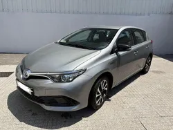 Usado 2018 Toyota Auris Hybrid Sedan | € 15.500