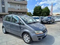Azul Usado 2005 Fiat Idea Monovolume | € 2.999