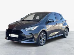 Cinza (pintura metalizada) Usado 2024 Toyota Yaris Luxury Sedan | € 27.750 (Preço elevado)