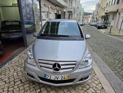 Cinzento prata metalizado Usado 2010 Mercedes B200 Monovolume | € 10.990 (Preço justo)